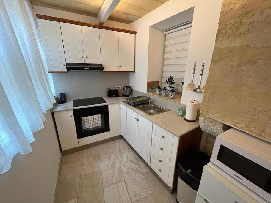 Charming 200 Year Old Cottage With Yard Żabbar Exterior foto